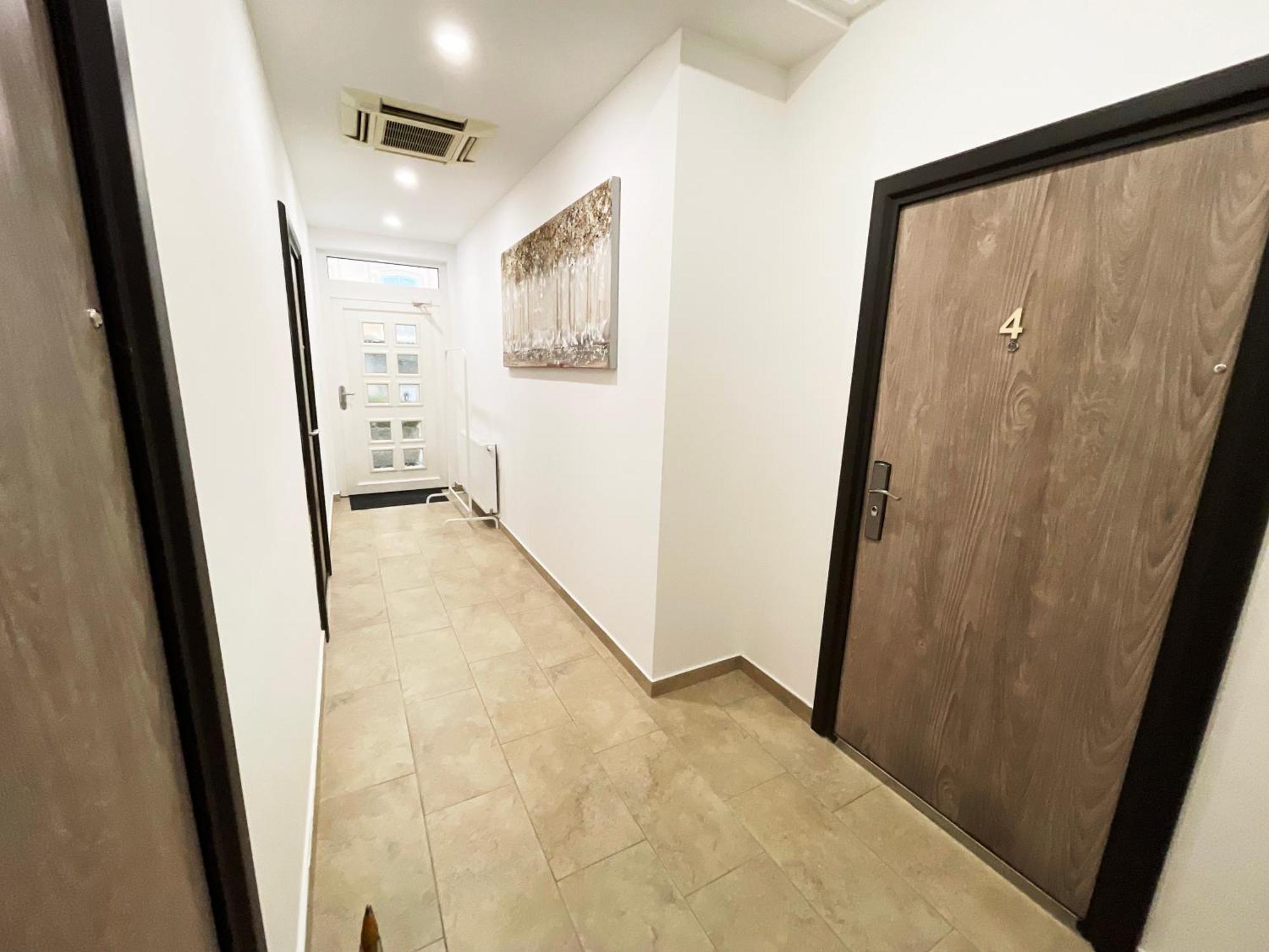 The Maze Apartment Любляна Экстерьер фото